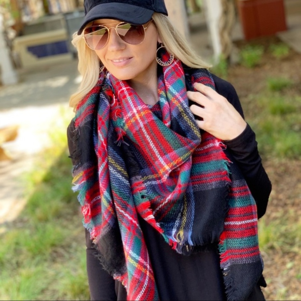 LAST ONE! Black Plaid Blanket Scarf - Picture 4 of 6